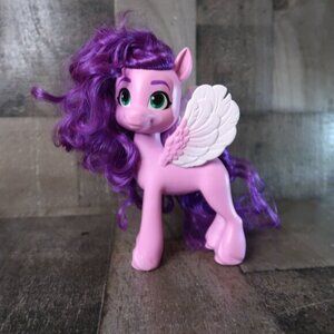 MLP  My Little Pony A New Generation Shining Adventures Princess Pipp Petals G5